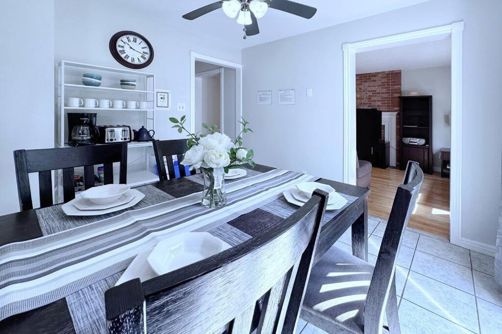 Neighborhood Friendly House In Barrie! Villa Exterior photo