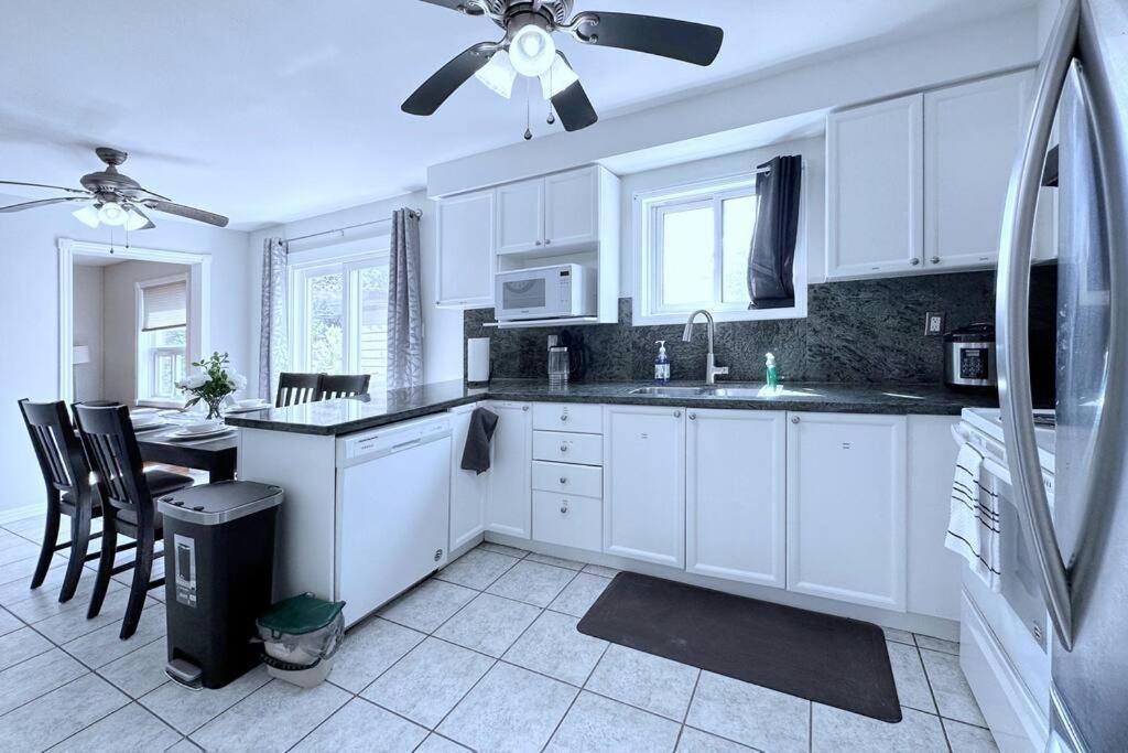 Neighborhood Friendly House In Barrie! Villa Exterior photo